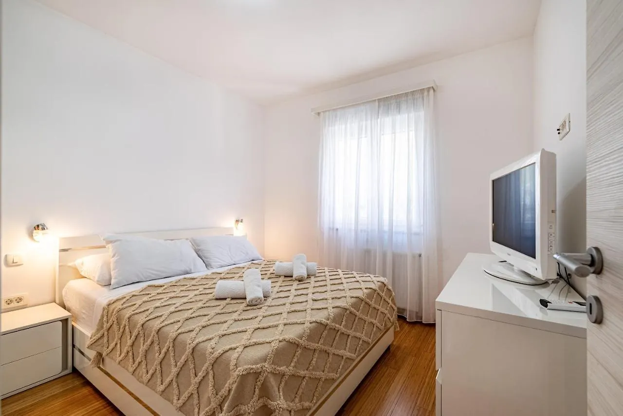 Apartments With A Parking Space Okrug Gornji, Ciovo - 21440 Trogir
